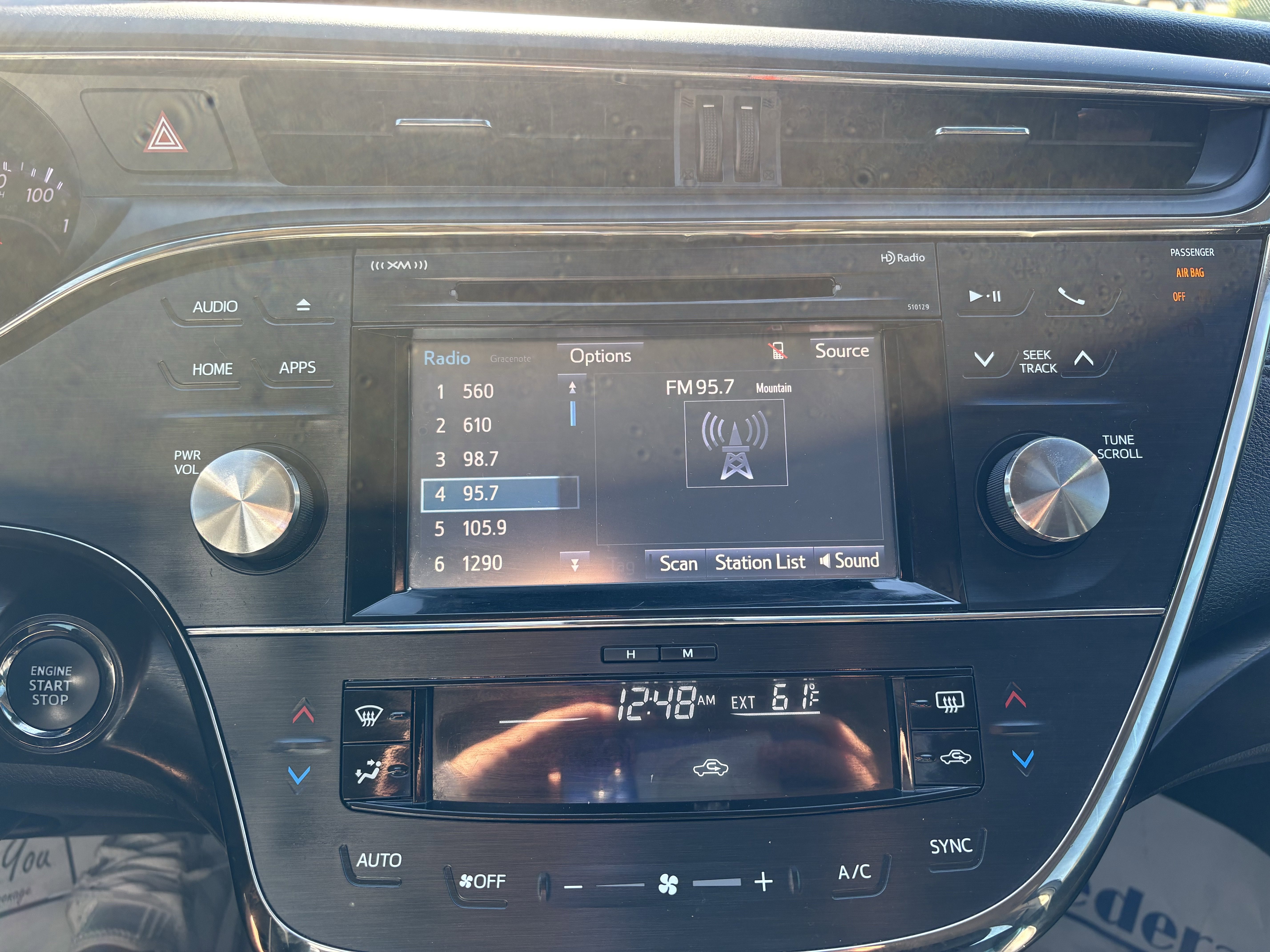 Used 2017 Toyota Avalon XLE image 17