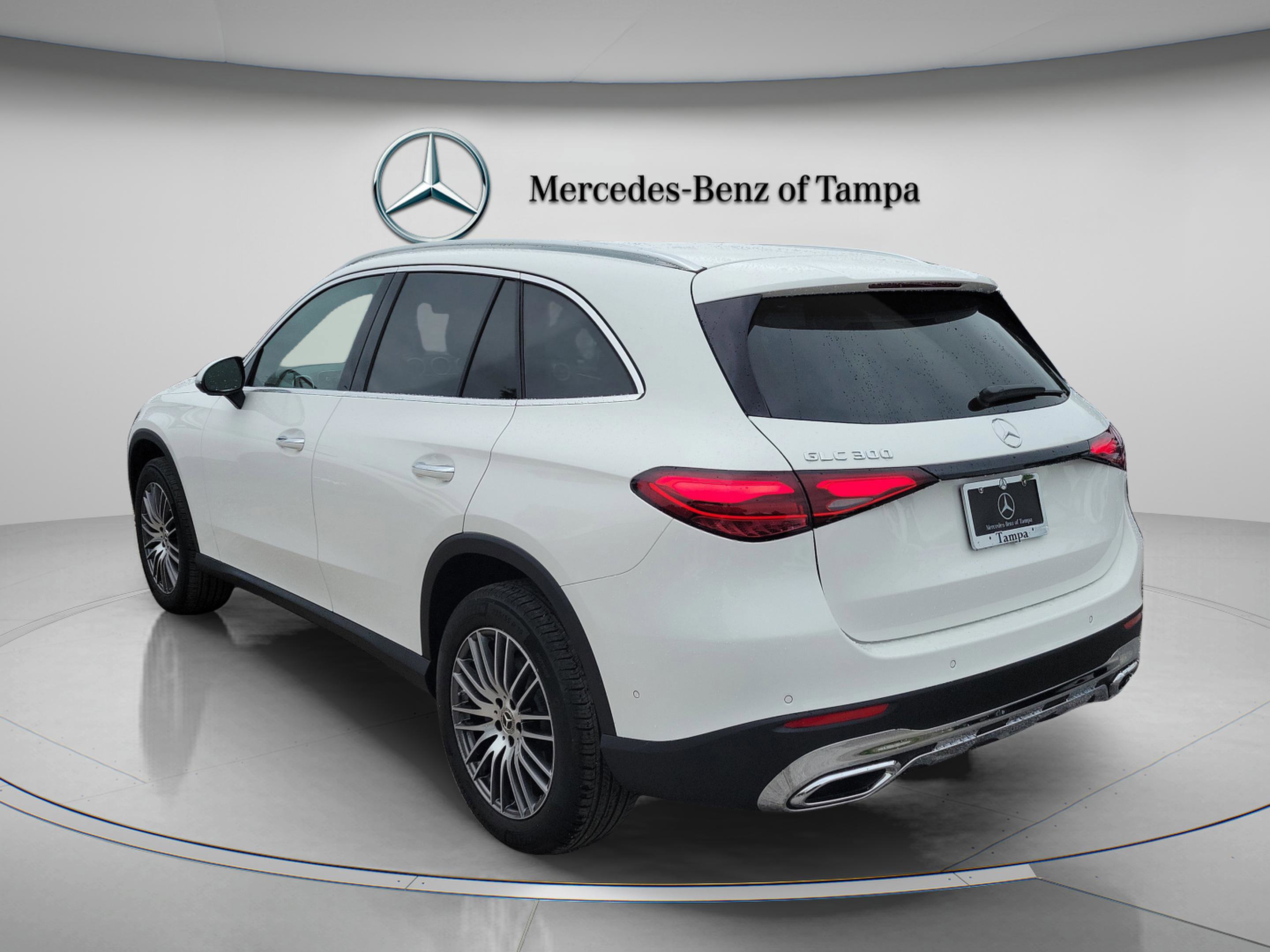 Used 2025 Mercedes-Benz GLC 300 image 2
