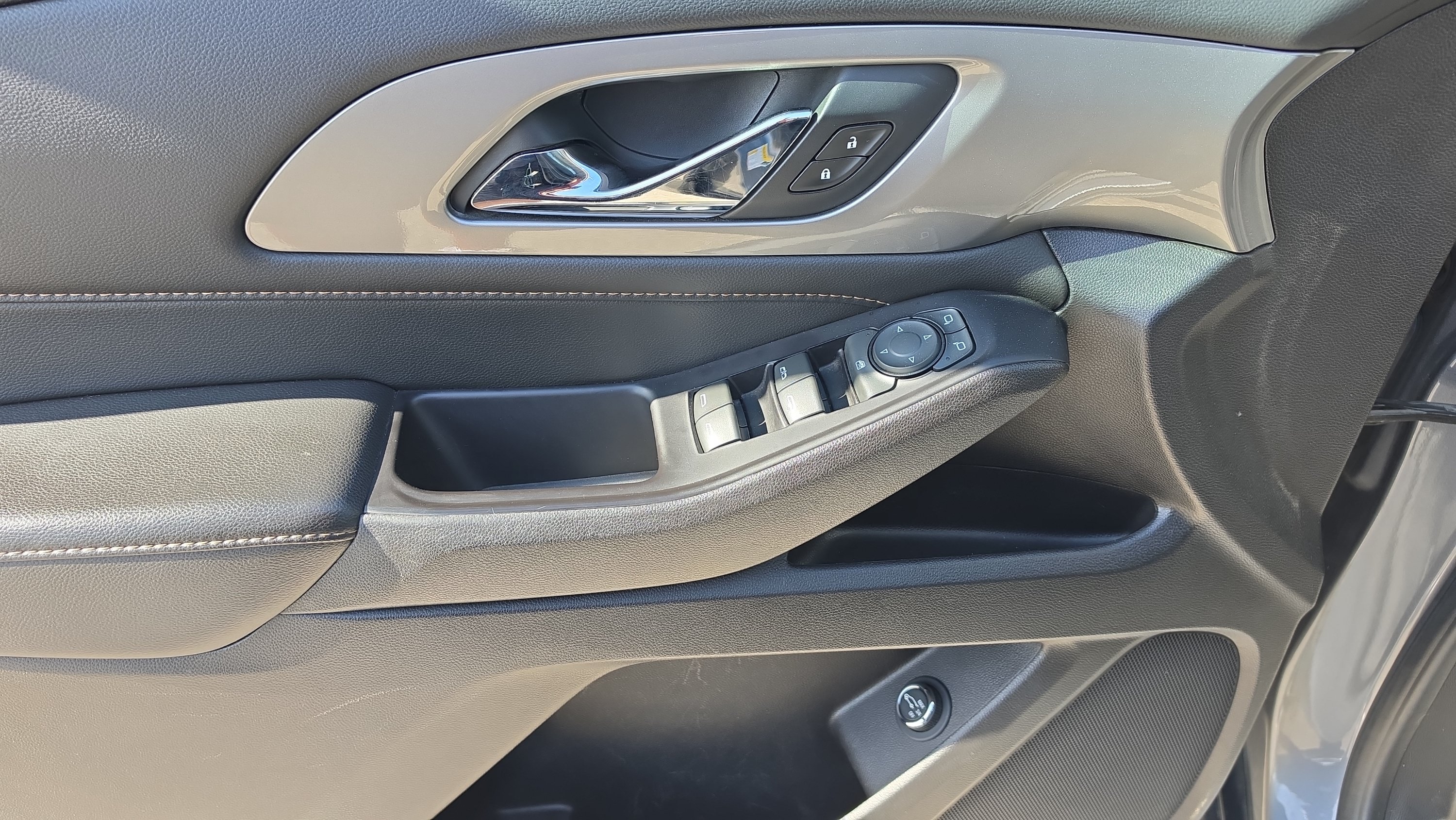 Used 2019 Chevrolet Traverse LT FWD image 11