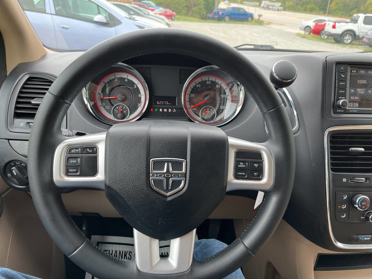 Used 2015 Dodge Grand Caravan SXT w/ UConnect Hands-Free Group image 12