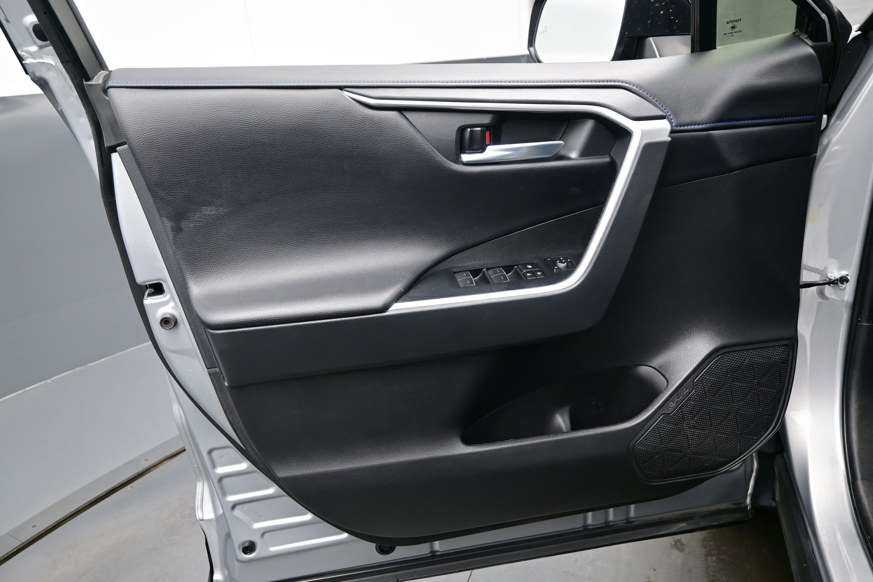 Used 2024 Toyota RAV4 XSE AWD/4WD image 9