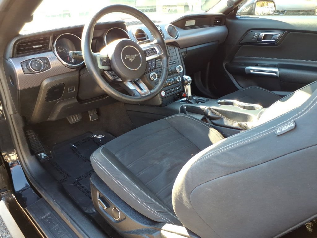 Used 2017 Ford Mustang Coupe RWD image 11
