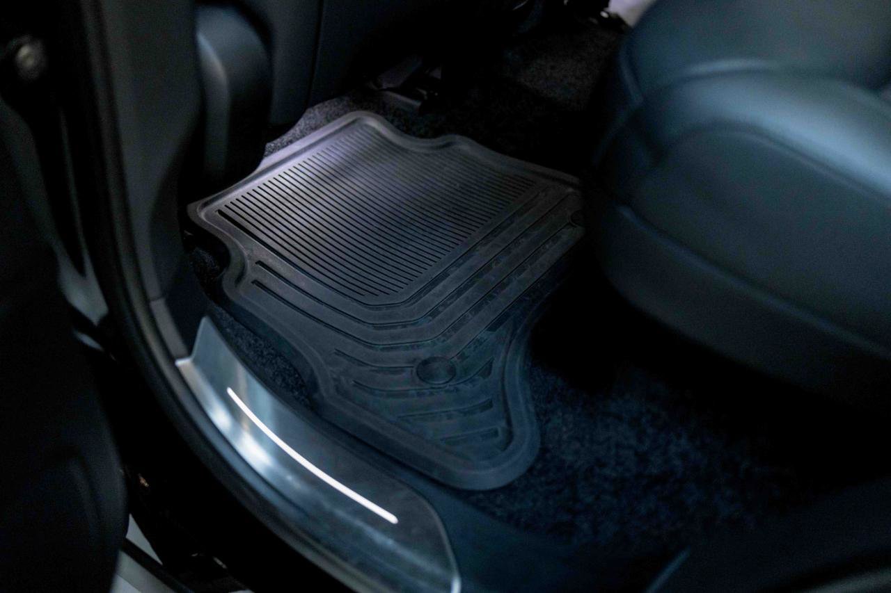 Used 2025 Land Rover Range Rover SE image 45