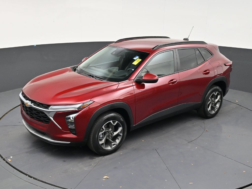 Used 2025 Chevrolet Trax LT FWD image 12