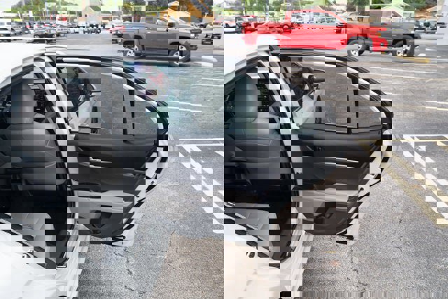 Used 2023 Toyota Camry SE image 13