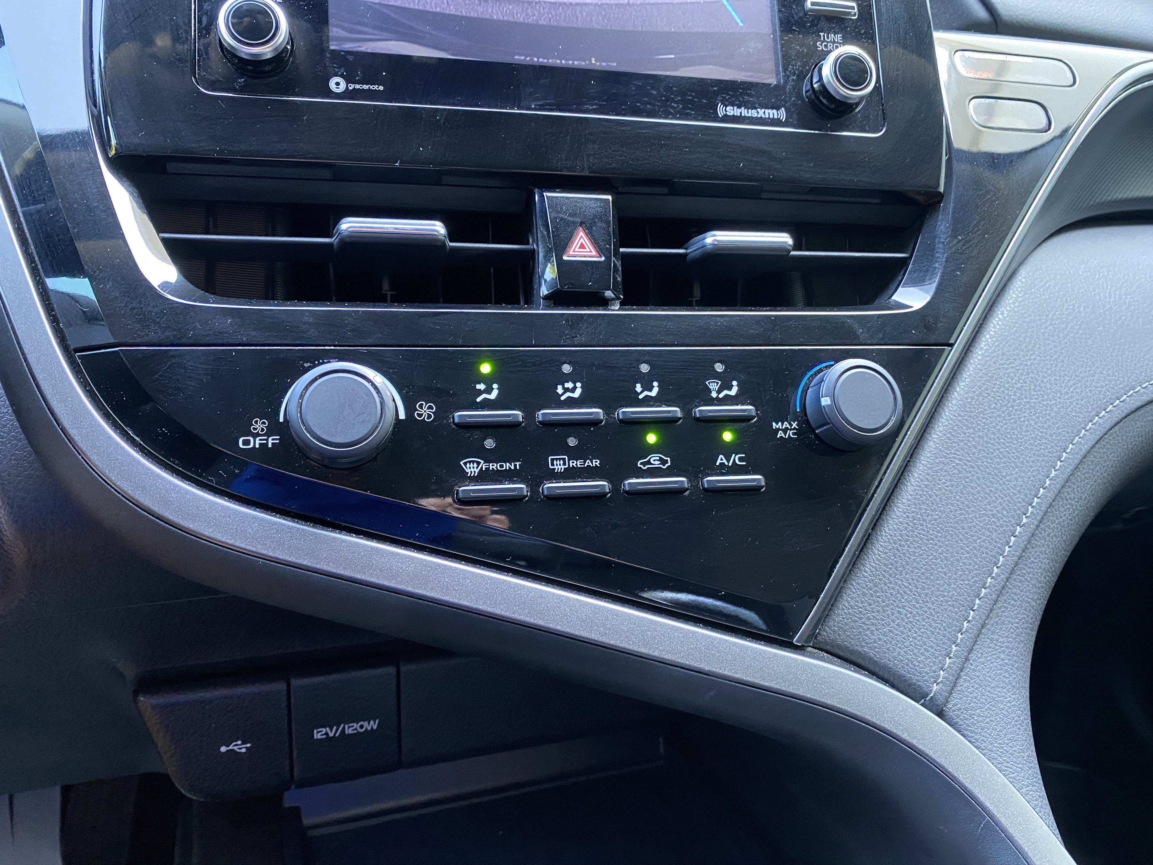 Used 2021 Toyota Camry LE FWD image 27