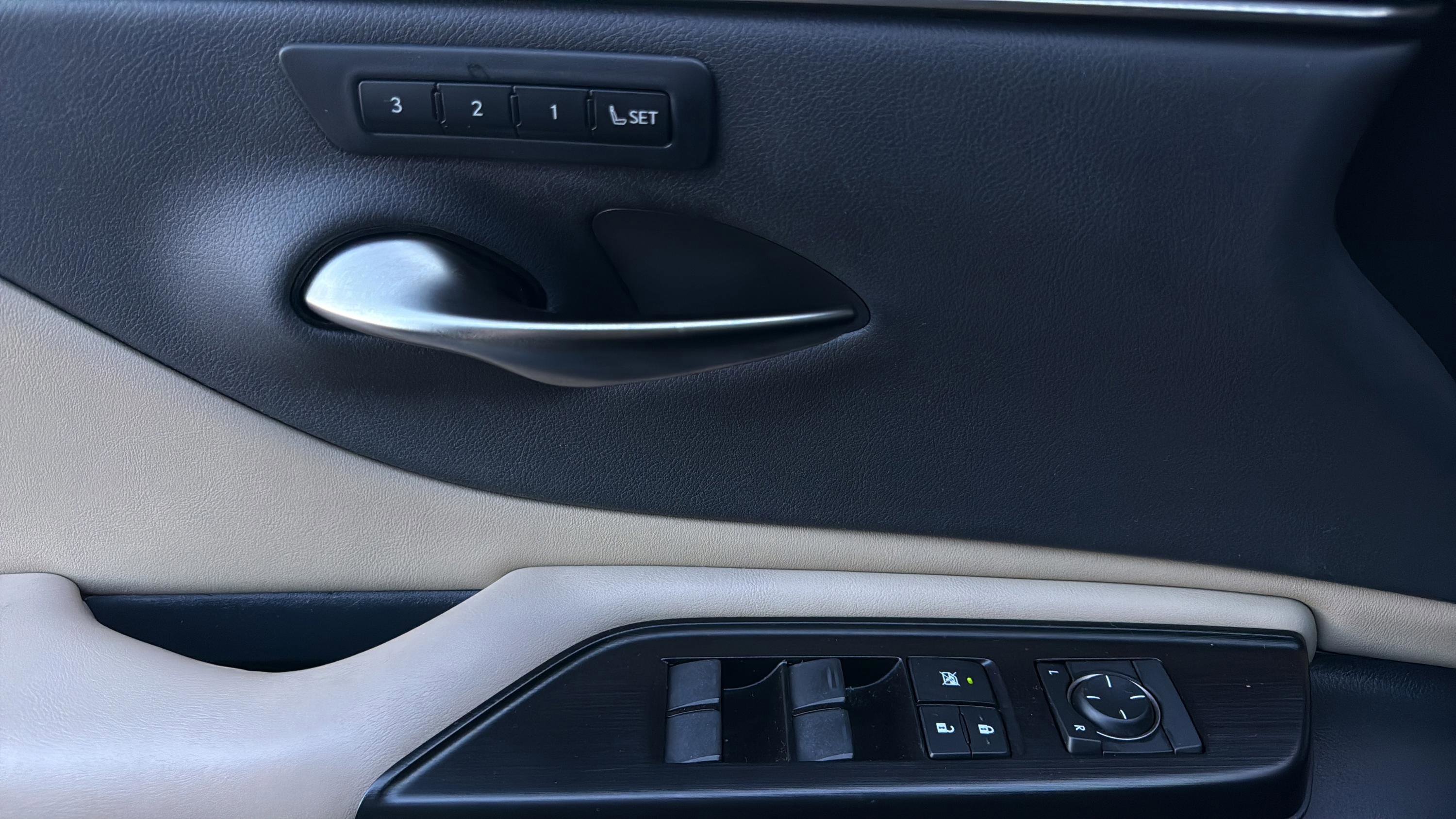 Used 2019 Lexus ES 350 image 38