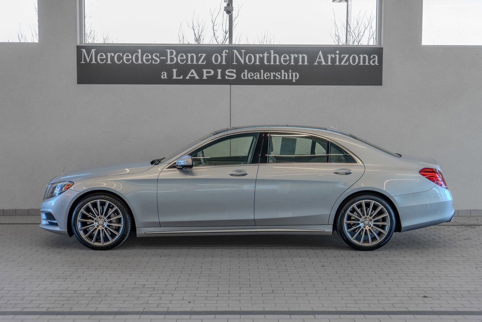Used 2015 Mercedes-Benz S 550 Sedan image 2