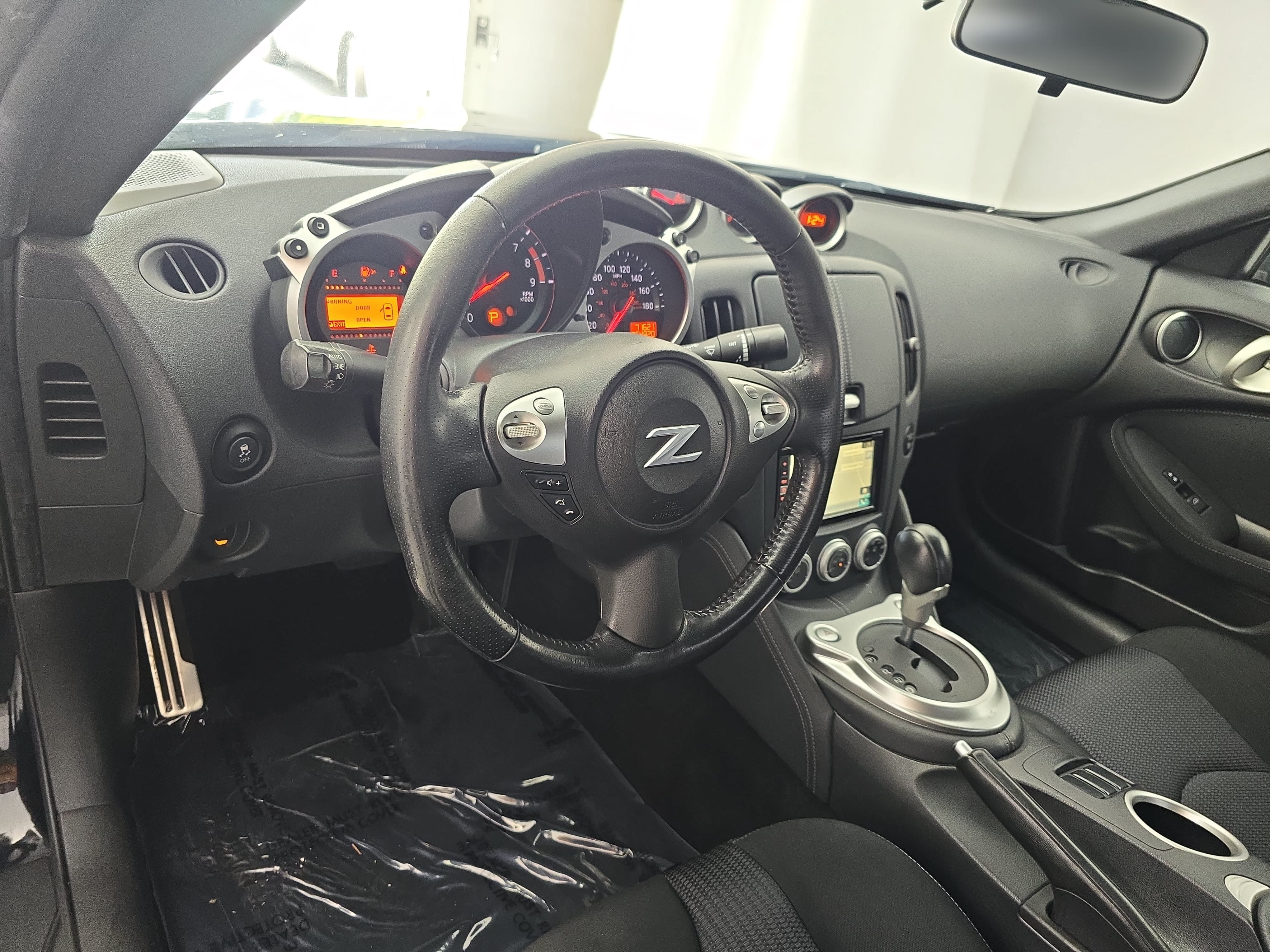Used 2016 Nissan 370Z Coupe RWD image 13