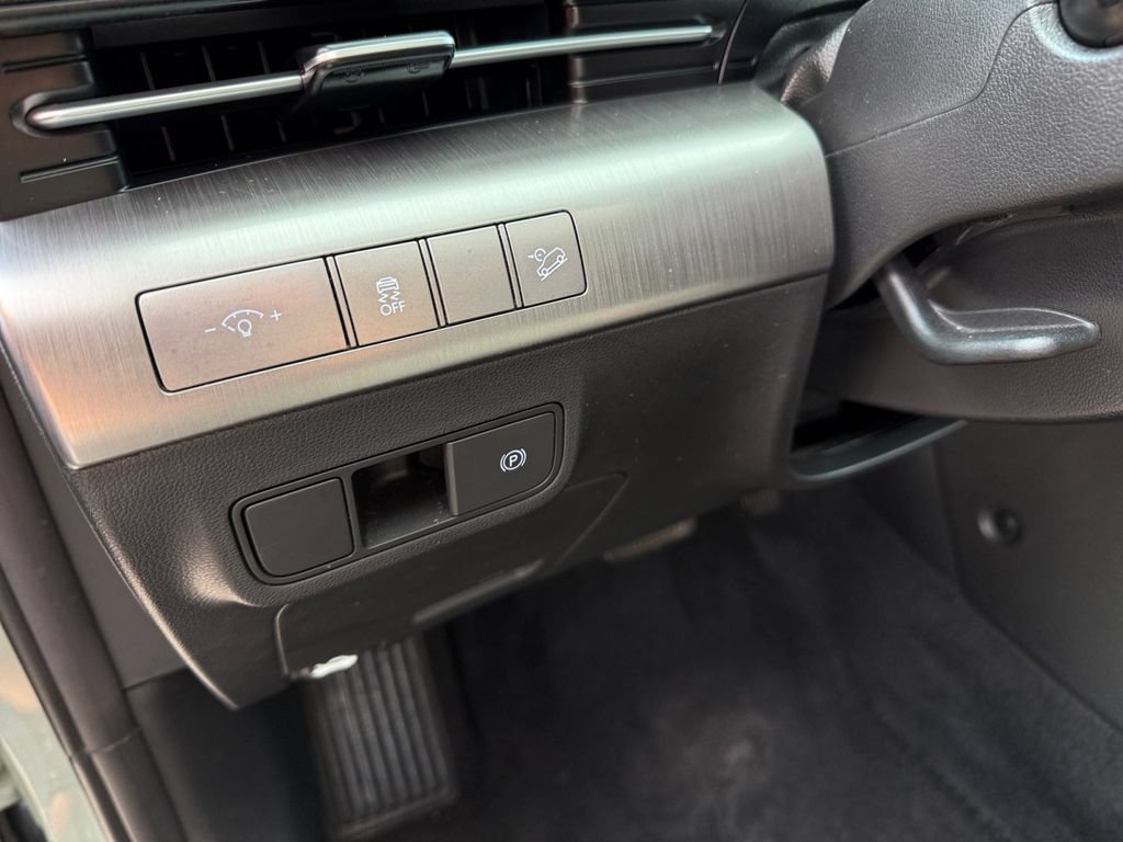Used 2025 Hyundai Kona SEL AWD/4WD image 28