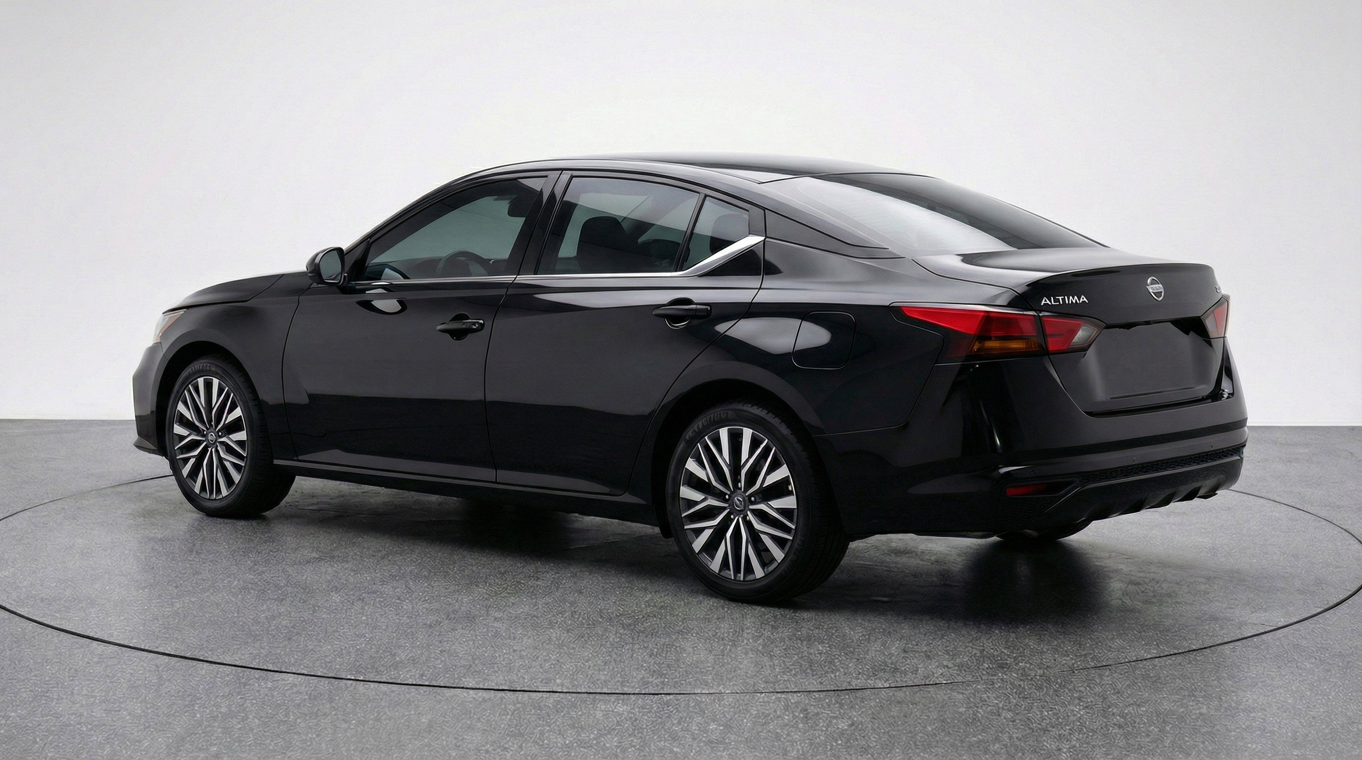 Used 2025 Nissan Altima 2.5 SV image 6