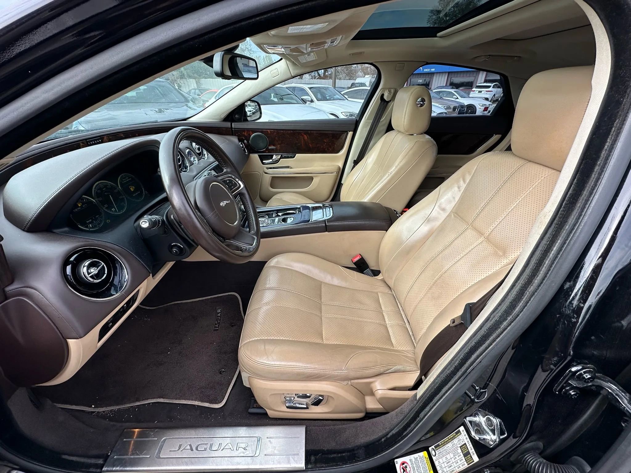 Used 2013 Jaguar XJ image 10