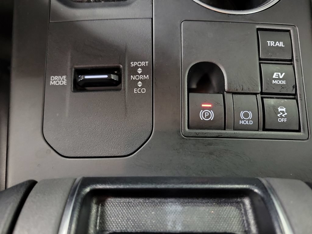 Used 2023 Toyota Highlander XLE AWD/4WD image 19