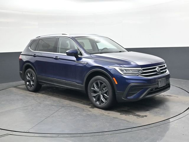Used 2022 Volkswagen Tiguan SE image 2
