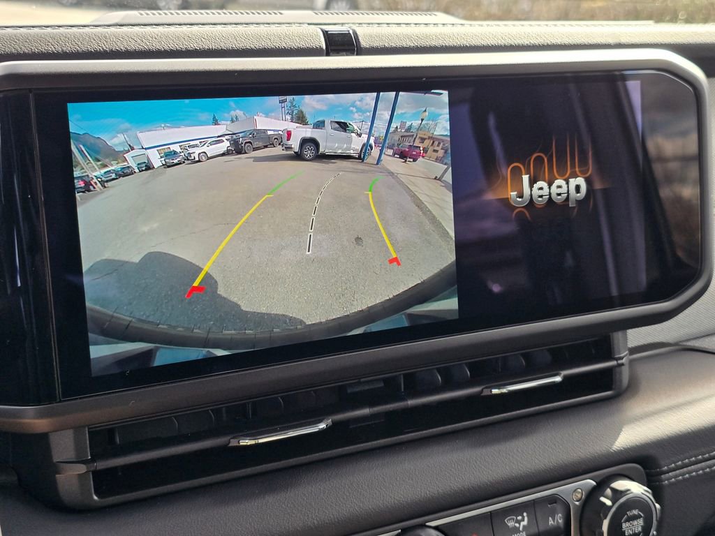 Used 2024 Jeep Wrangler Sahara image 35