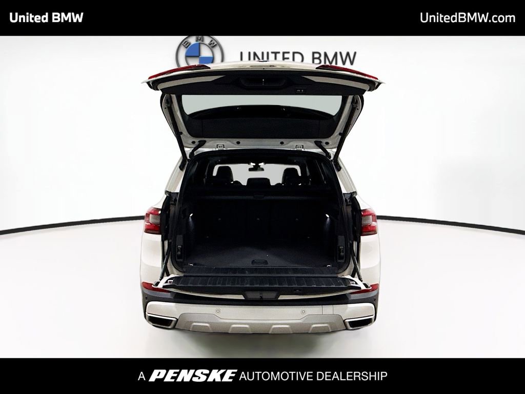 Used 2022 BMW X5 sDrive40i w/ Parking Assistance Package image 14