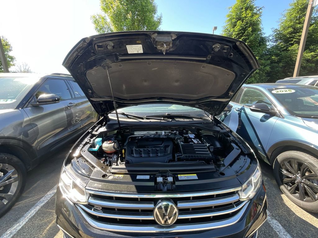 Used 2024 Volkswagen Tiguan SEL R-Line AWD/4WD image 27