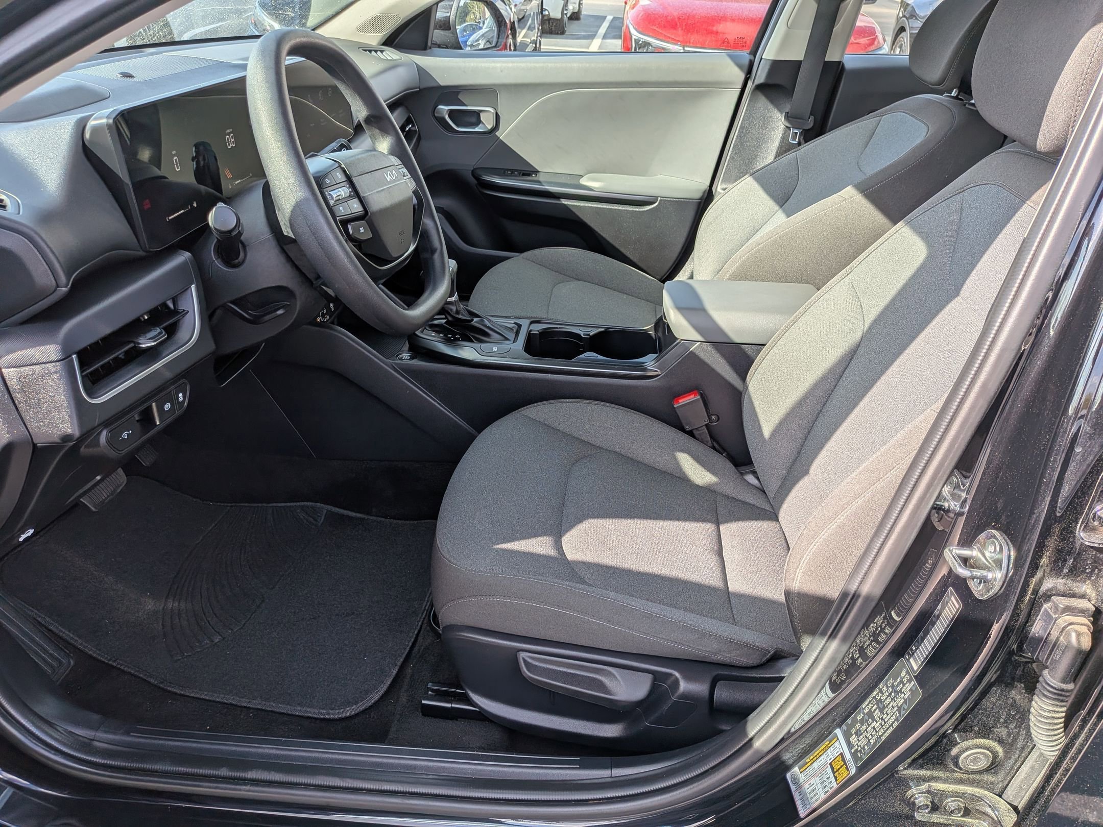 Used 2025 Kia K4 LXS image 14