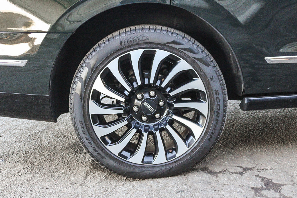 Used 2024 Lincoln Navigator Black Label AWD/4WD image 11