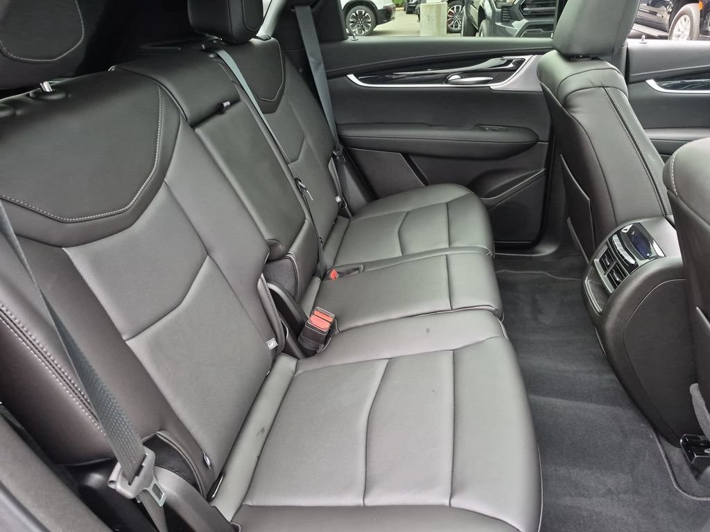 Used 2026 Cadillac XT5 Premium Luxury w/ LPO, ONYX Package FWD image 20
