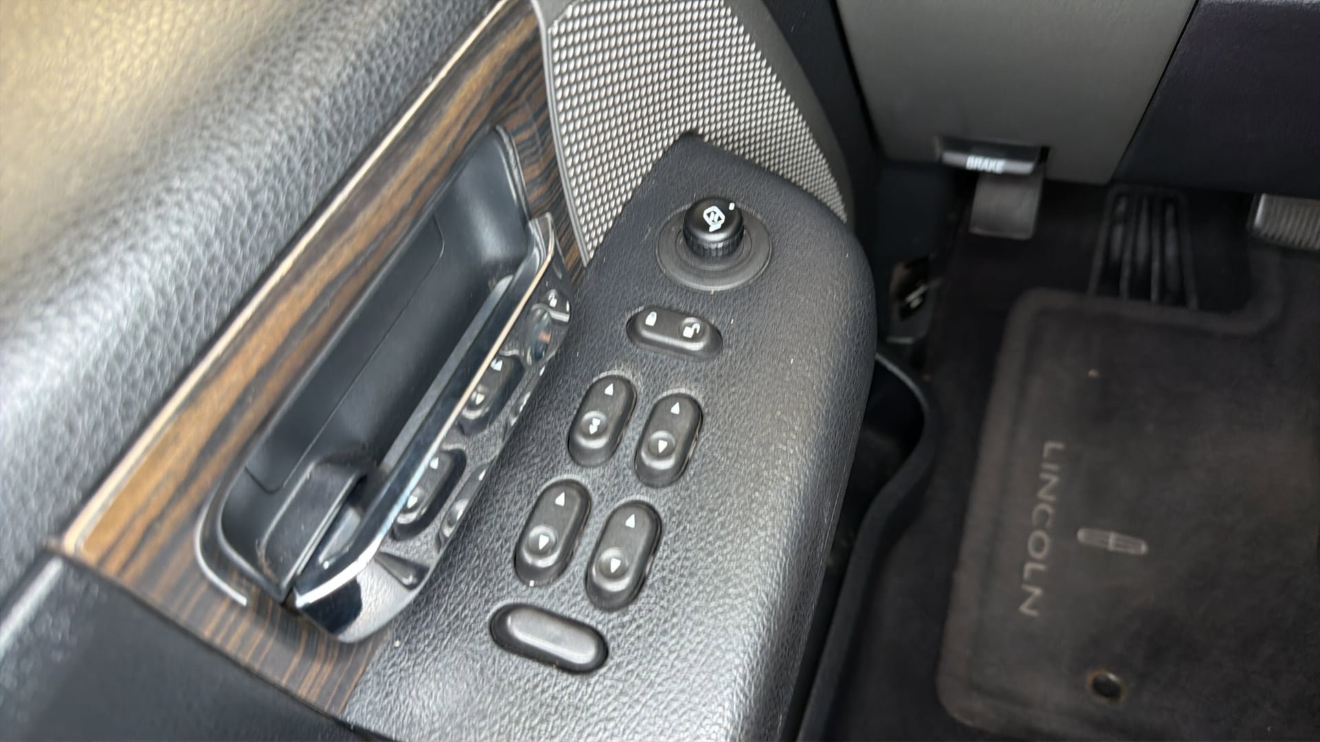 Used 2008 Lincoln Mark LT 4x4 image 18