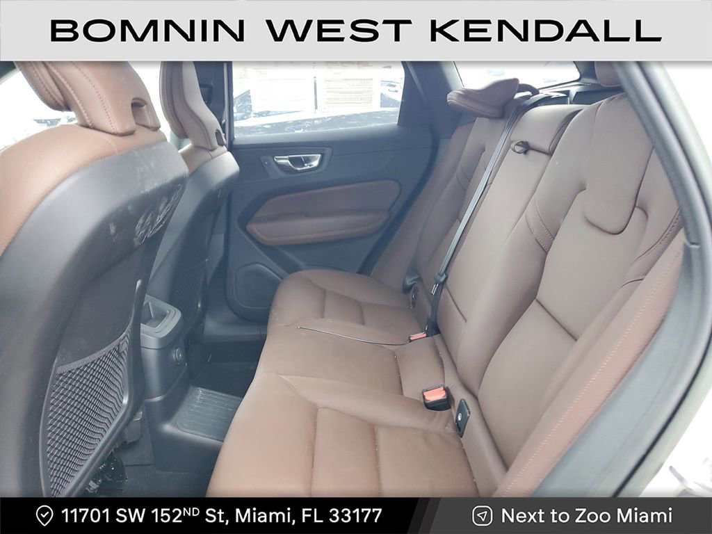 Used 2023 Volvo XC60 T8 Plus image 7