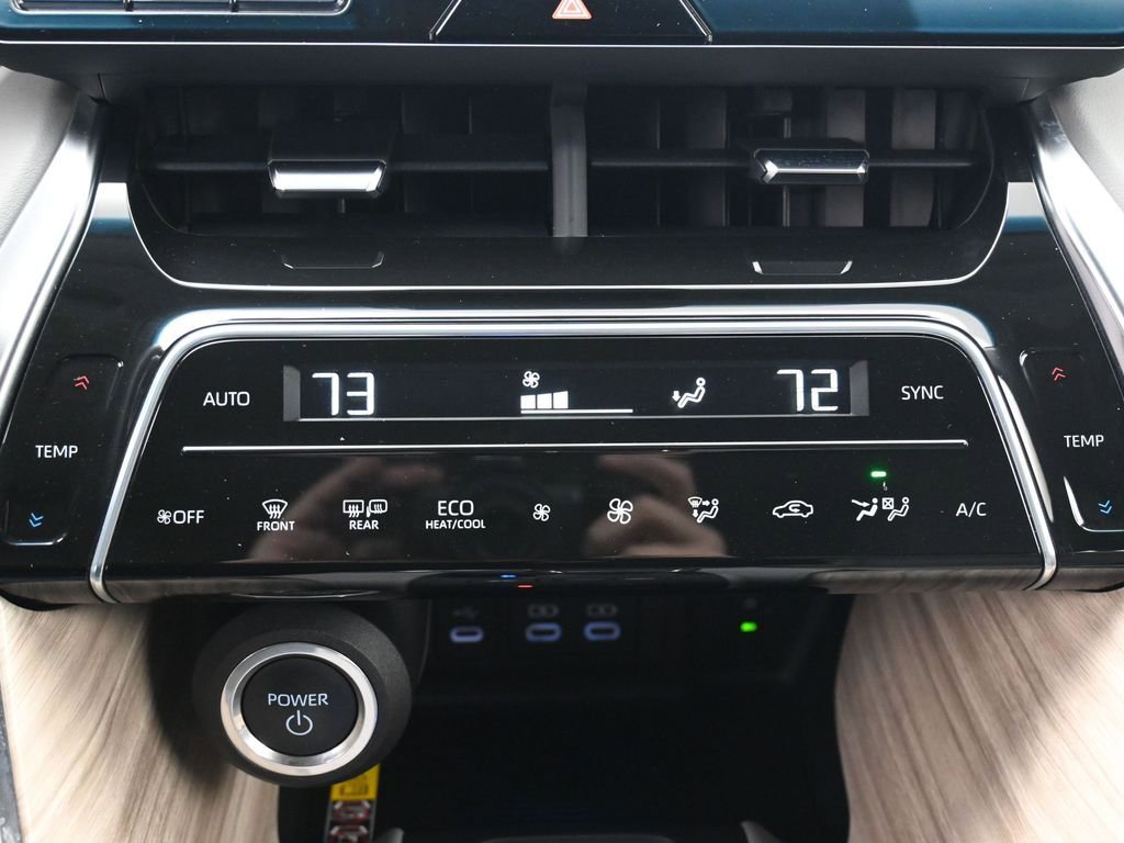 Certified 2024 Toyota Venza XLE image 24