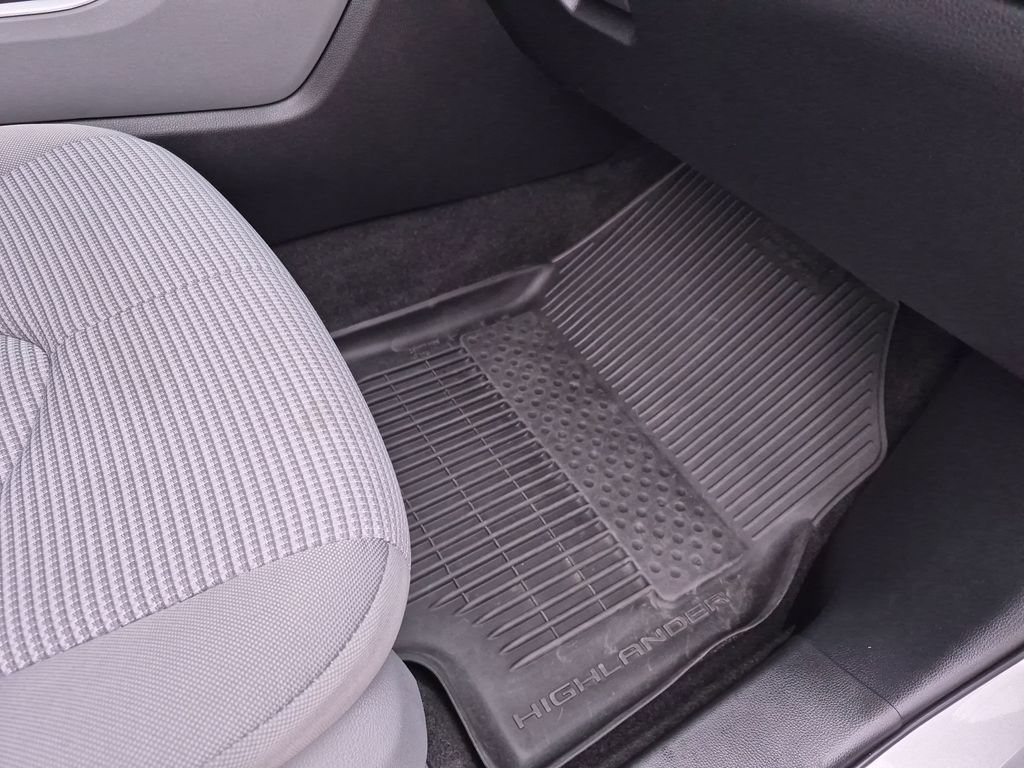 Used 2023 Toyota Highlander L FWD image 41
