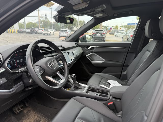 Used 2023 Audi Q3 2.0T Premium w/ Convenience Package AWD/4WD image 3