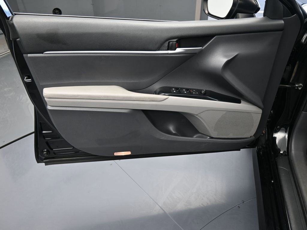 Used 2019 Toyota Camry LE image 12