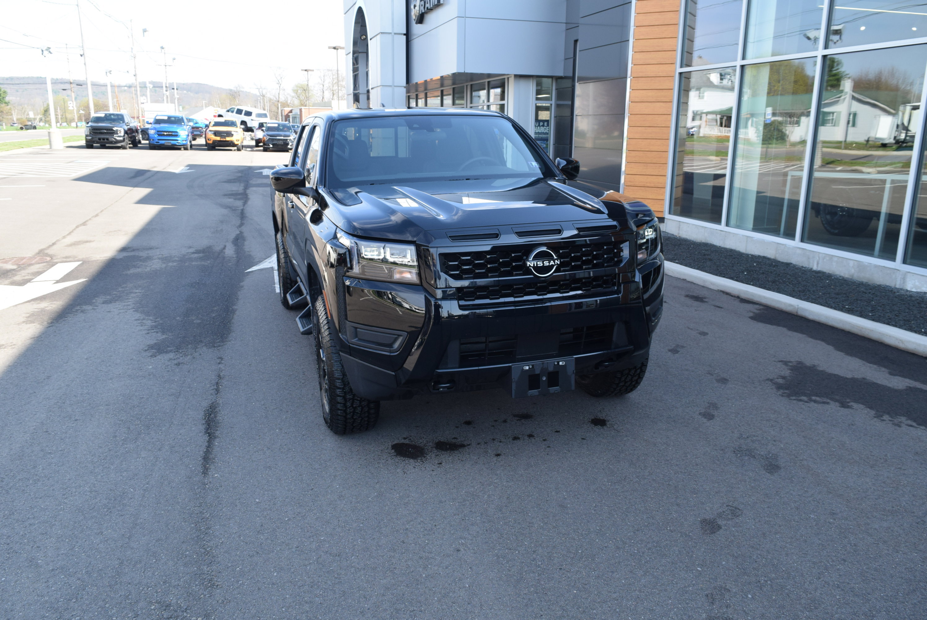 Used 2026 Nissan Frontier SV w/ All-Weather Content Package AWD/4WD image 2