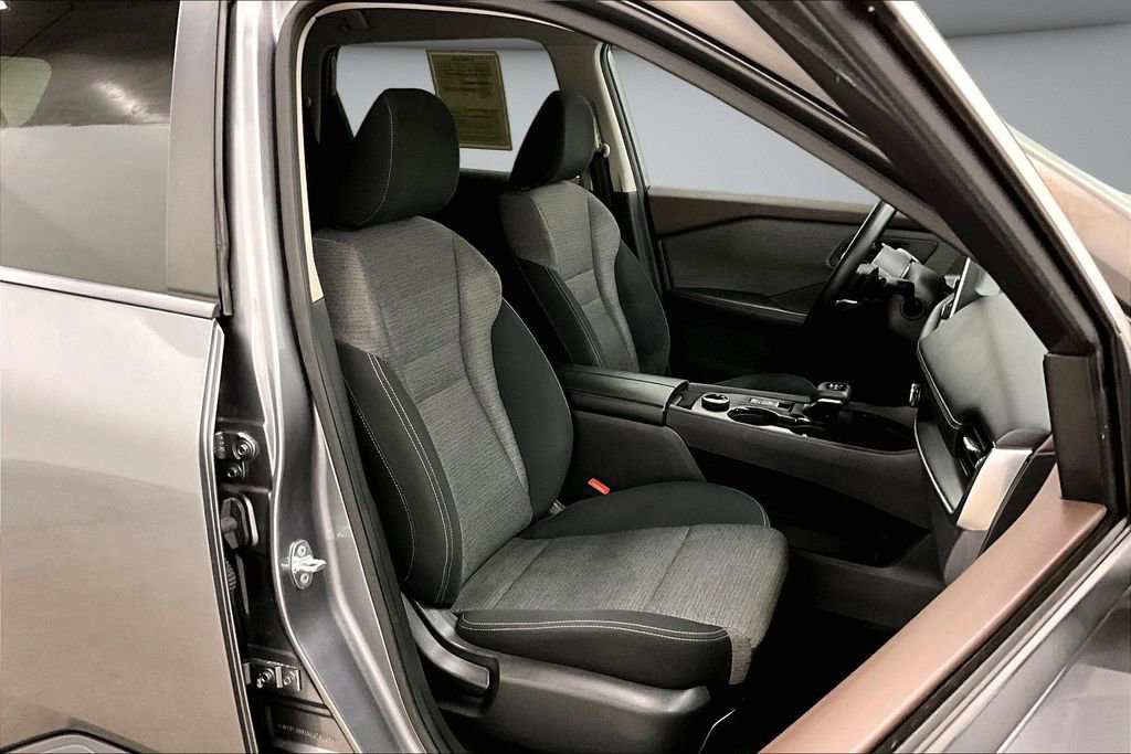 Used 2022 Nissan Rogue SV AWD/4WD image 30
