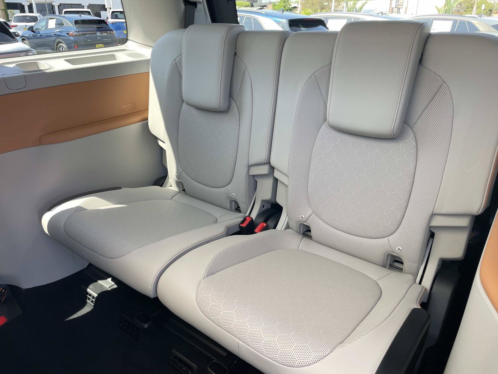 Certified 2025 Volkswagen ID. Buzz 1st Edition RWD image 26