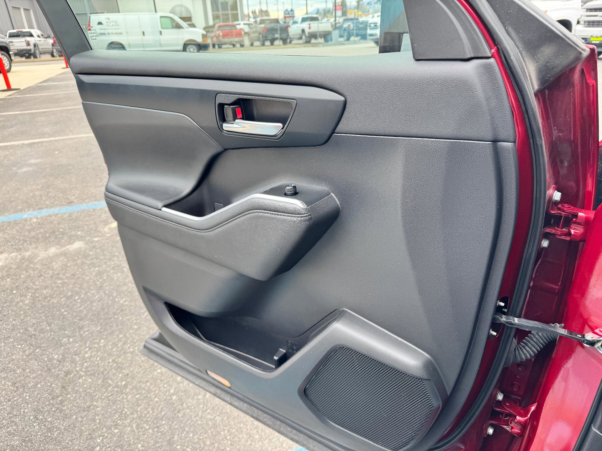 Used 2023 Toyota Highlander XLE image 32