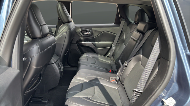 Used 2019 Jeep Cherokee Limited AWD/4WD image 23