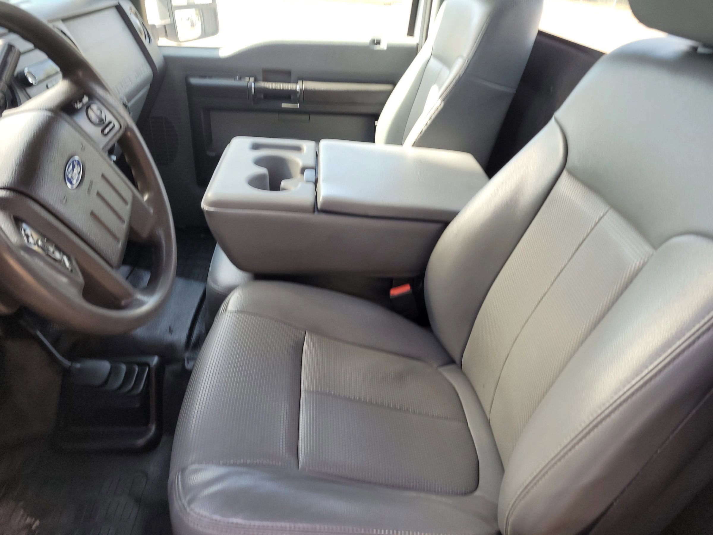Used 2015 Ford F550 165  W.B. 2D image 5