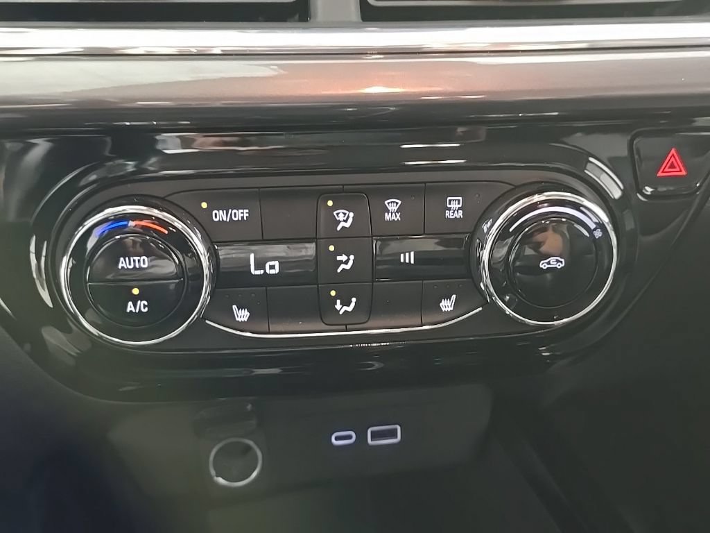 Used 2025 Chevrolet Trax ACTIV w/ Driver Confidence Package FWD image 23