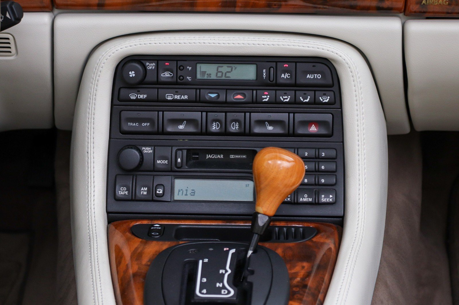 Used 2000 Jaguar XK8 Convertible RWD image 24