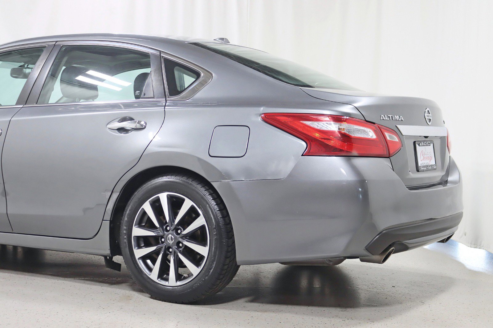 Used 2017 Nissan Altima 2.5 SL w/ Moonroof Package image 10