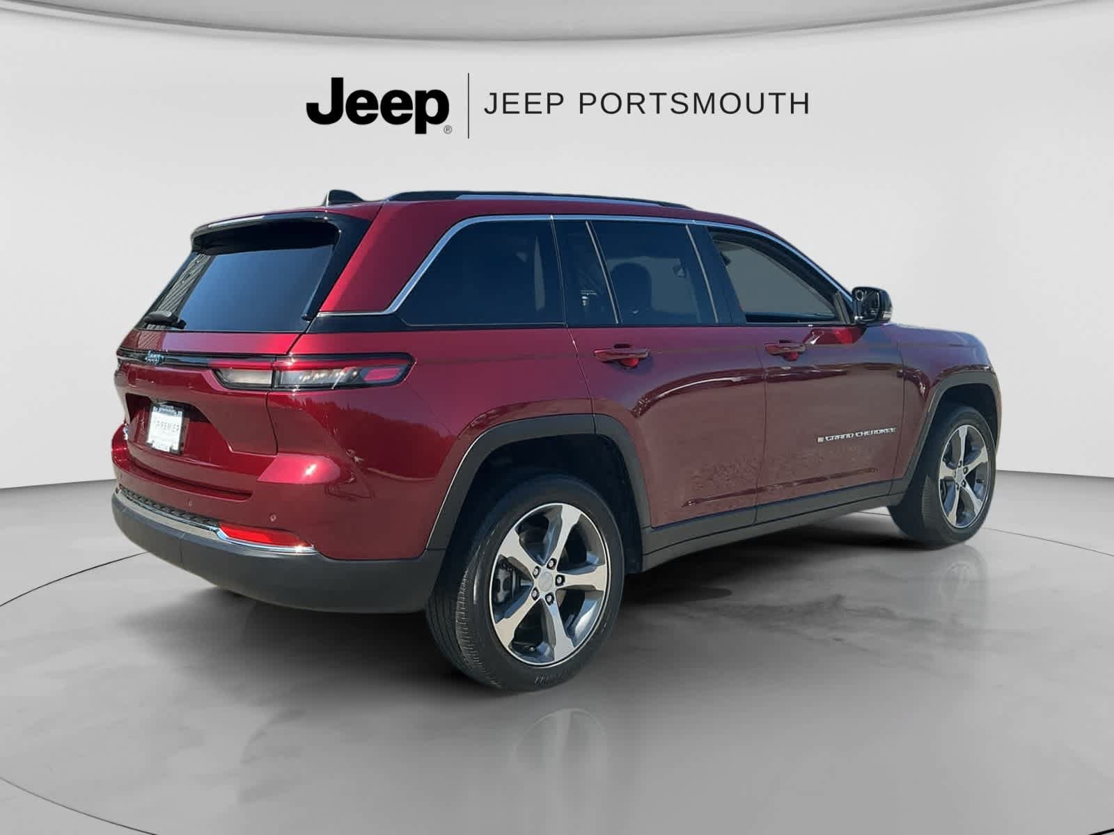 Used 2023 Jeep Grand Cherokee 4WD 4xe image 3