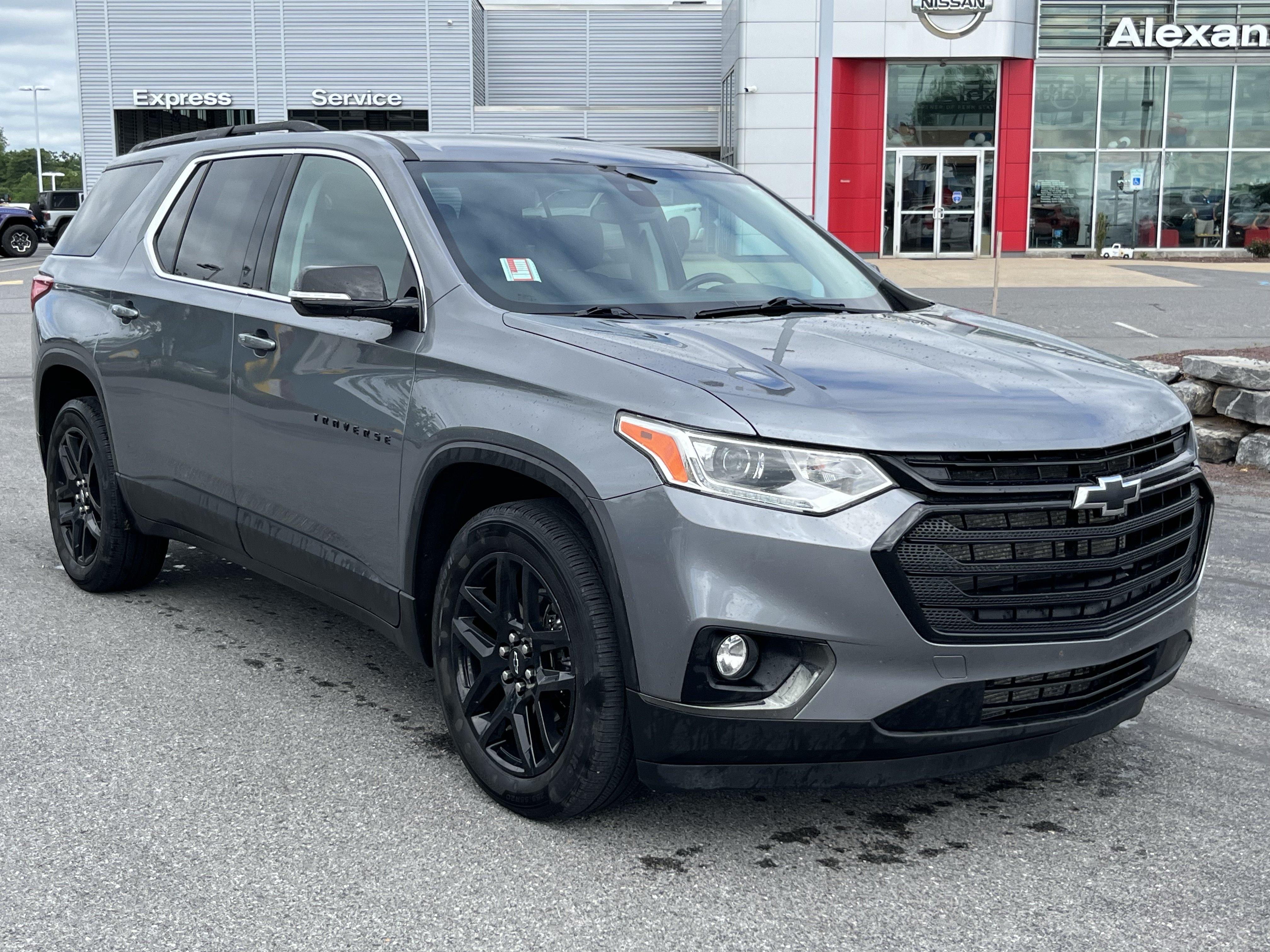 Used 2021 Chevrolet Traverse LT w/ LPO, Blackout Package AWD/4WD image 1