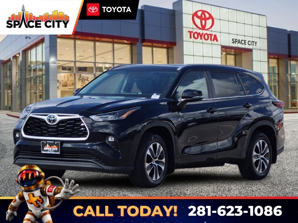 Used 2024 Toyota Highlander XLE AWD/4WD image 1