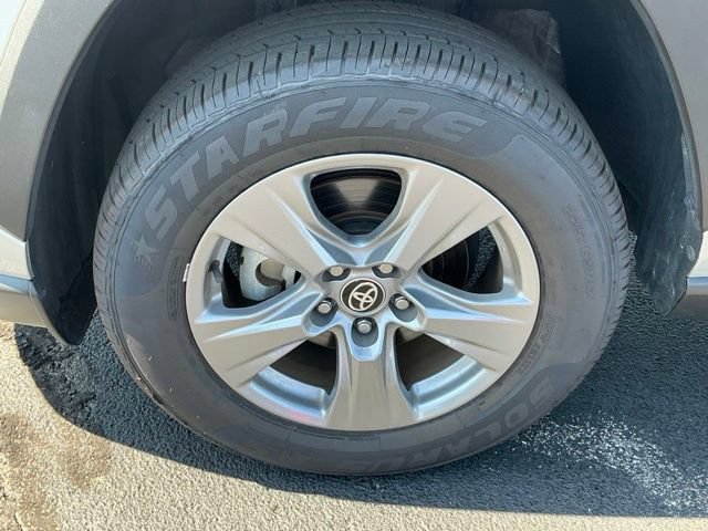 Used 2024 Toyota RAV4 XLE FWD image 12