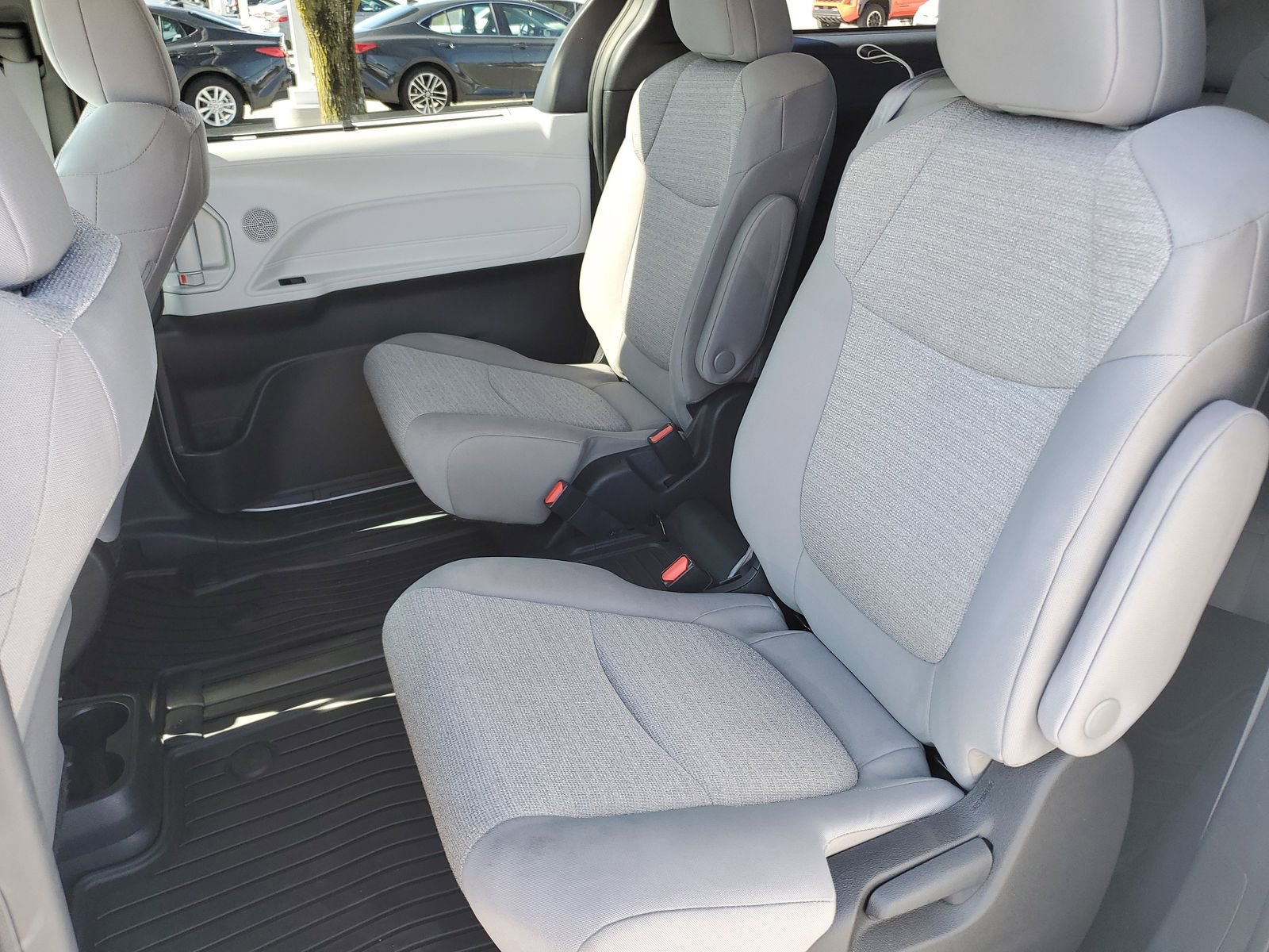 Certified 2025 Toyota Sienna LE image 14