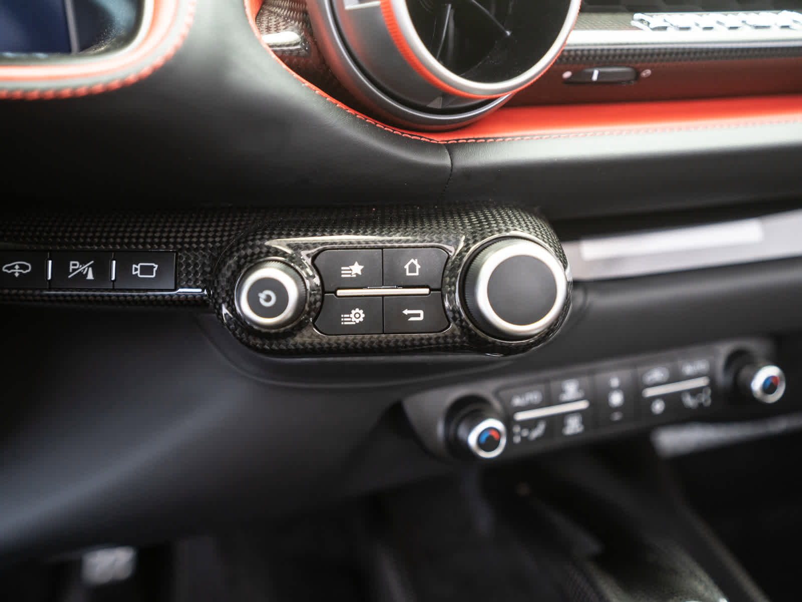 Used 2021 Ferrari 812 GTS image 19