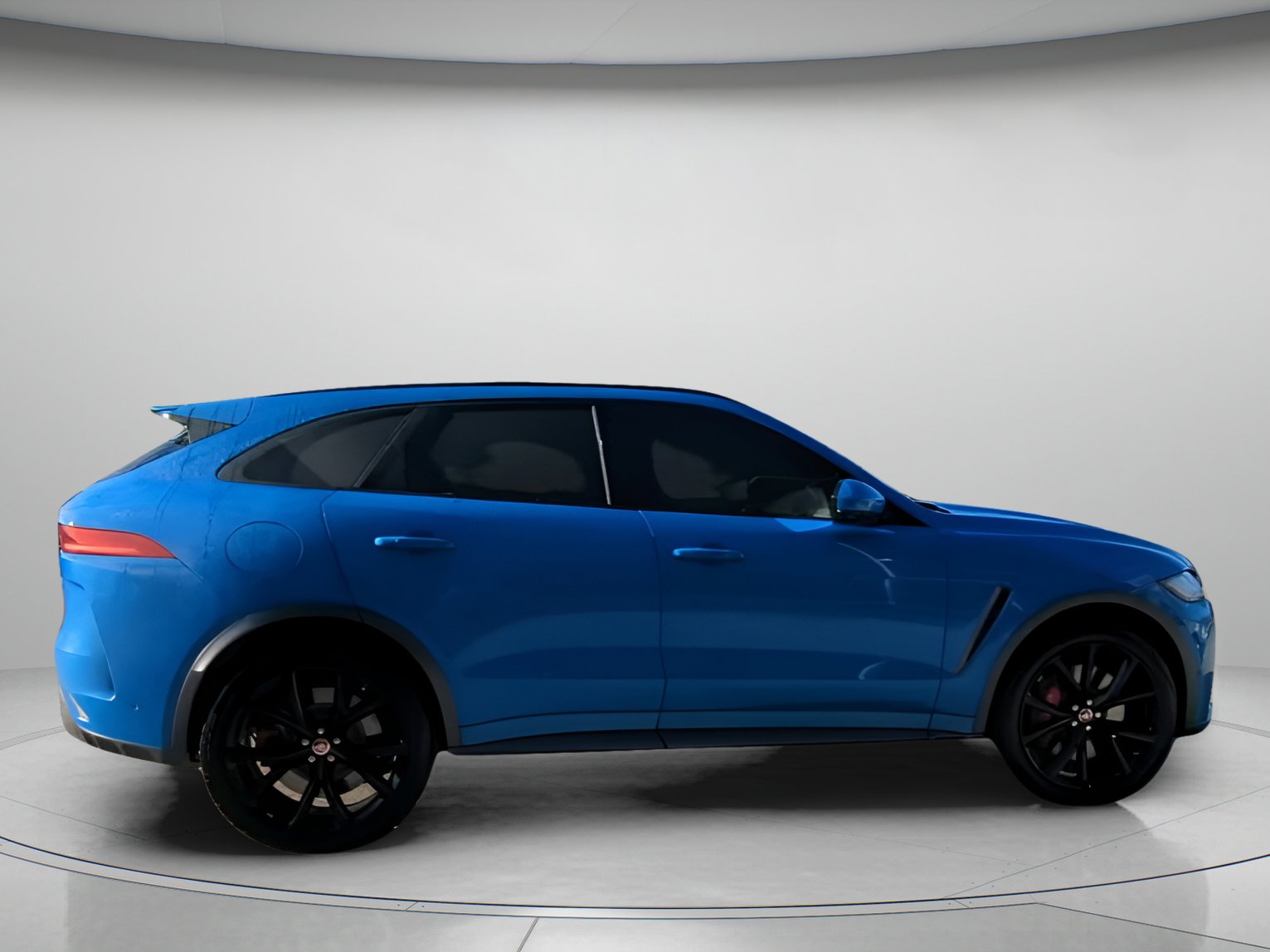 Used 2020 Jaguar F-PACE SVR image 31