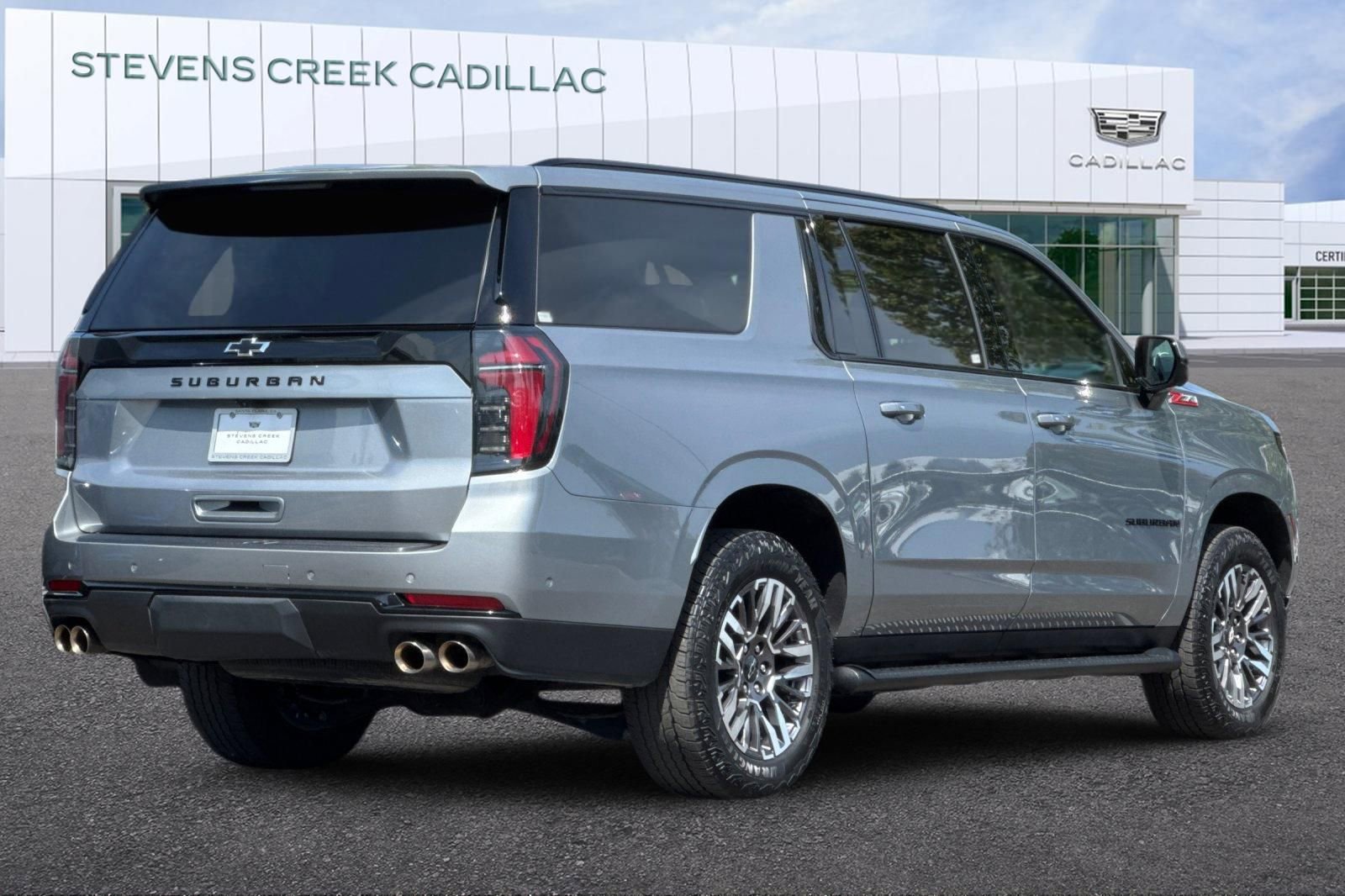 Used 2025 Chevrolet Suburban Z71 AWD/4WD image 3