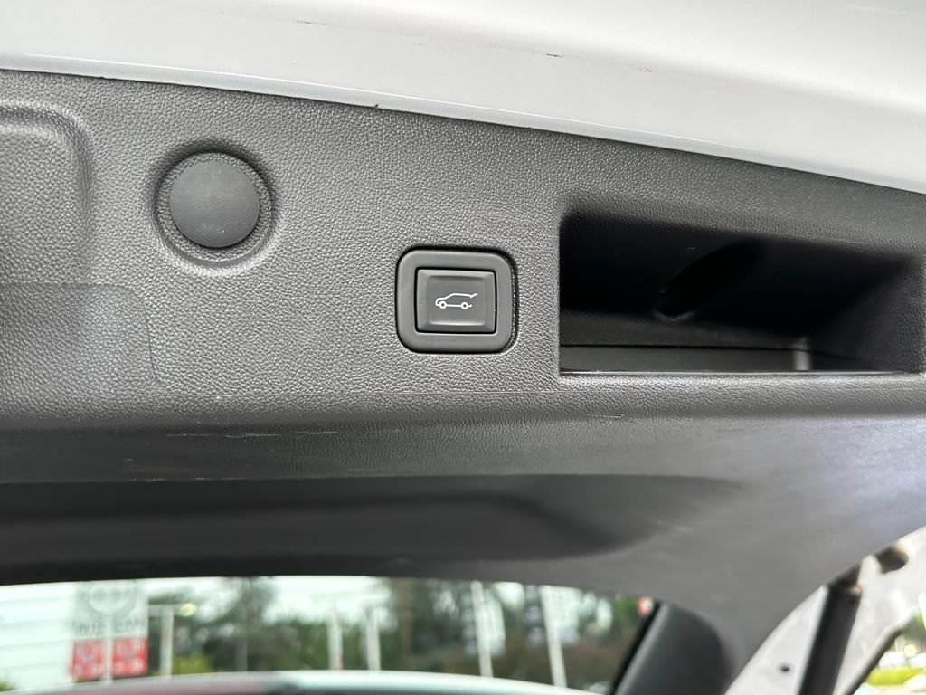 Used 2024 Chevrolet Equinox LT FWD image 23