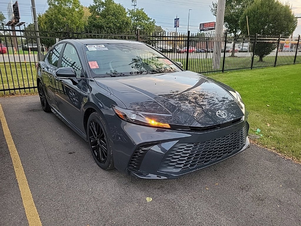 Used 2025 Toyota Camry SE FWD image 3