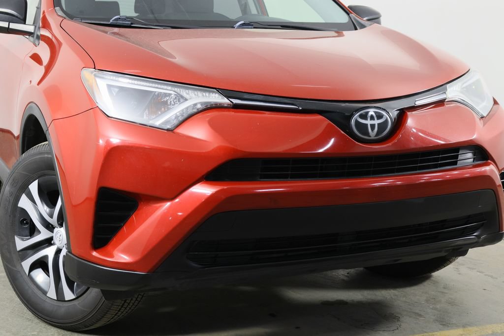 Used 2017 Toyota RAV4 LE FWD image 40